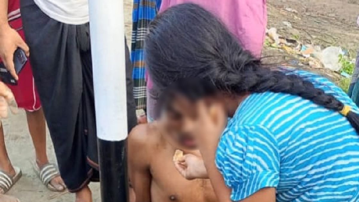 চুরির অভিযোগে খুঁটিতে বাঁধা অনাহারী বাবা, রুটি-চা নিয়ে ছুটে এল শিশুকন্যা