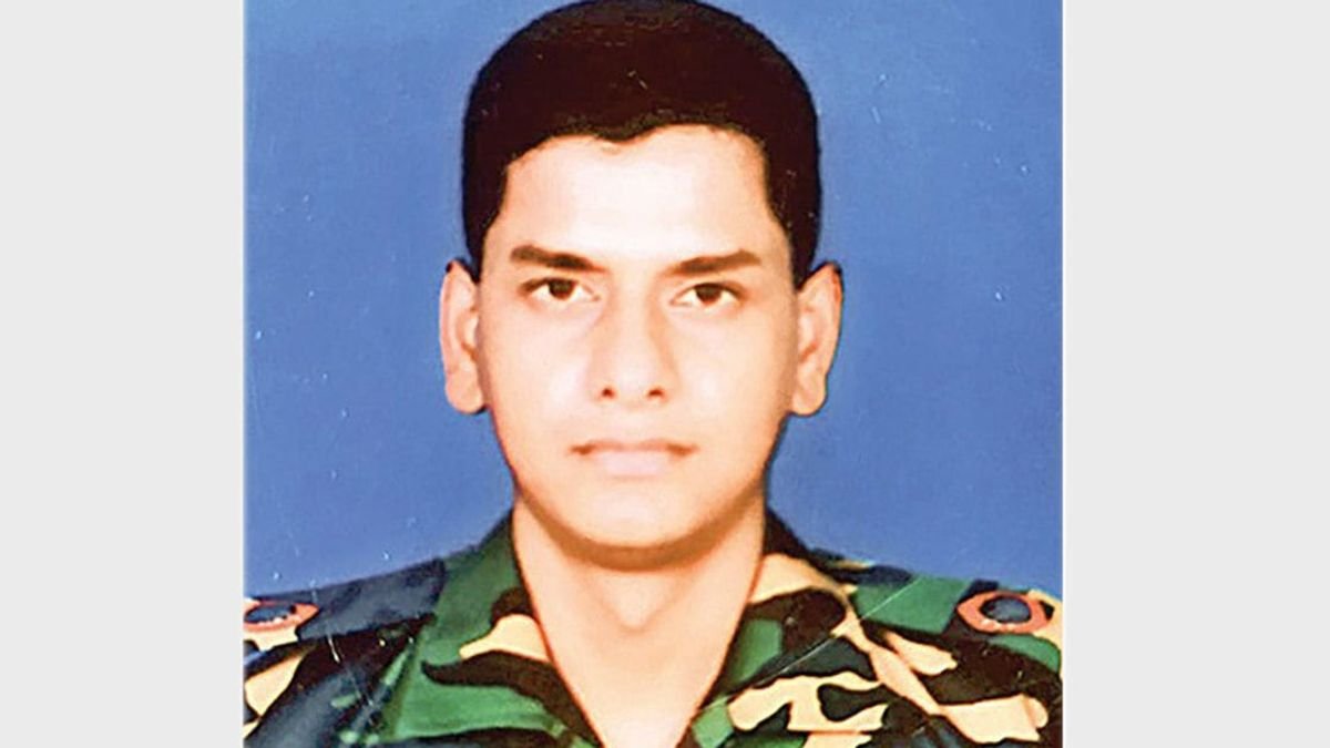 মেজর জাহিদের স্ত্রীকে আয়নাঘরে নিপীড়নের বিভীষিকা