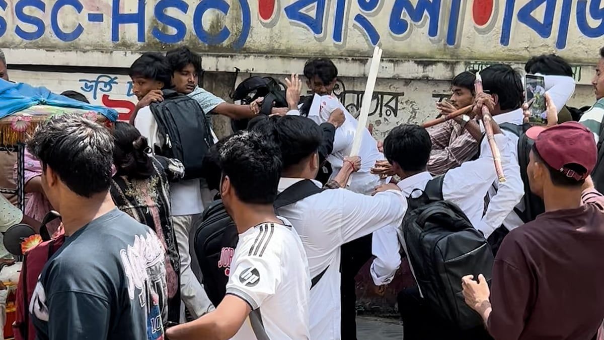ঢাকা কলেজ ও আইডিয়াল কলেজের শিক্ষার্থীদের মধ্যে মারামারি