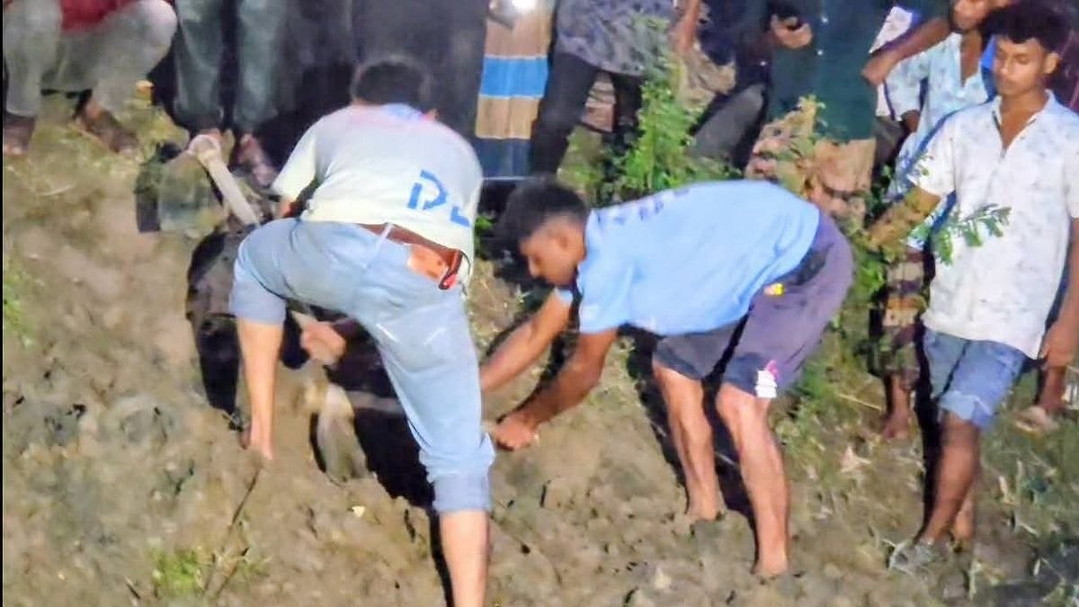নিখোঁজের ছয় দিন পর নারীর মাটিচাপা মরদেহ উদ্ধার, সাবেক স্বামী আটক
