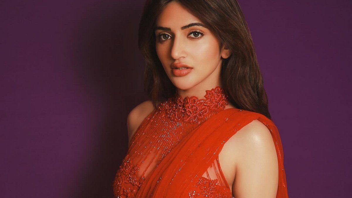 শ্রীলীলার এক পোস্টে ১ কোটি ১১ লাখ লাইক