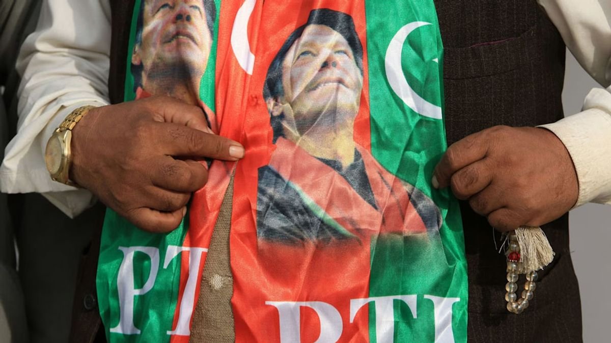 ইমরান খানকে নিয়ে সংকটে পাকিস্তানের সামরিক বাহিনী